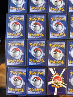 Pokemon TCG 32-Card Vintage base set lot, pikachu, squirtle - Image 4