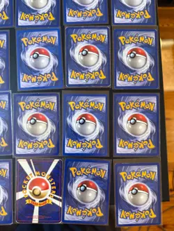 Pokemon TCG 32-Card Vintage base set lot, pikachu, squirtle - Image 5
