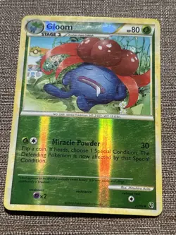 GLOOM 27/90 REVERSE HOLO POKEMON CARD UNDAUNTED Scratched on Holo Part - Image 2