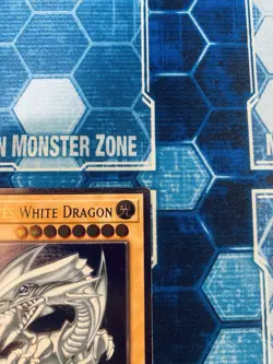 Blue-Eyes White Dragon Ultimate Rare OP28-EN001 NM Yugioh - Image 4
