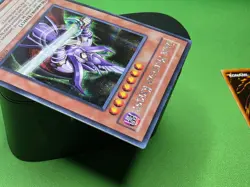 Yugioh Dark Magician Knight + Knights Title ROD-EN001 Prismatic Secret Rare - Image 4