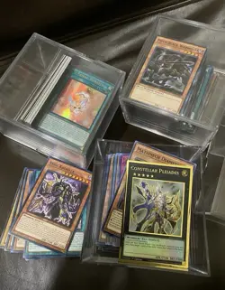 Lot of 500 yugioh cards holos and rares included - Image 1