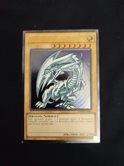 Yugioh Blue-Eyes White Dragon OP28-EN001 OTS Ultimate Rare Light Play - Image 1