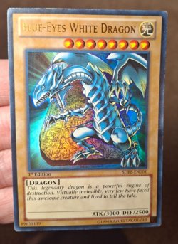 YU-GI-OH! YUGIOH TCG BLUE-EYES WHITE DRAGON 1ST EDITION HOLO CARD, SDBE-EN001 - Image 1