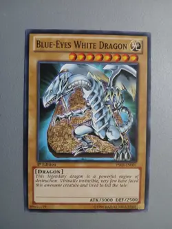 Yugioh! Blue-Eyes White Dragon YSKR-EN001 Ultimate Rare Unlimited NM - Image 1