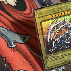 Faded Blue-Eyes White Dragon SDK-001 Ultra Rare MP Holo Bleed Error YUGIOH - Image 4