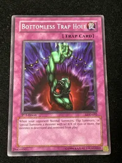 Yugioh! TCG-Bottomless Trap Hole LOD-092 - Rare 1st Edition - Lp - Image 1