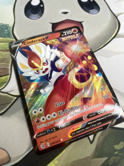 Pokemon TCG: Cinderace V 044/264 Swsh08: Fusion Strike Holo - Image 2