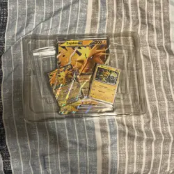 Jumbo Zapdos ex 049 + 2 Promos 151 Zapdos ex Collection Box Exclusives Pokemon - Image 1
