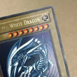 Blue-Eyes White Dragon SDK-001 YU-Gi-Oh Card Unlimited Edition DAMAGED READ 1996 - Image 3