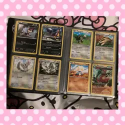 Pokemon Trading Card Game binder + 60 cards and a mini pikachu figure !! - Image 4