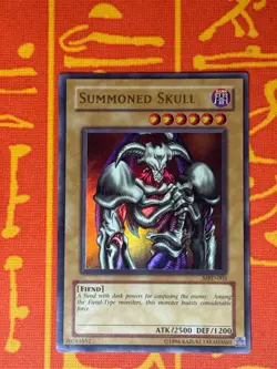 YUGIOH SUMMONED SKULL ULTRA RARE MODERATE PLAY MRD-003 NA PRINT - Image 1
