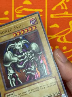 YUGIOH SUMMONED SKULL ULTRA RARE MODERATE PLAY MRD-003 NA PRINT - Image 3