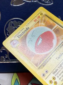 Electrode - NM Non Holo Rare - Vintage 18/64 English Jungle Pokemon Card - Image 5
