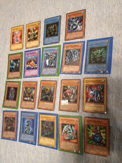 Yu-Gi-Oh 19 card lot Dark Magician Holo Black Luster soldier Holo Dark Necrofear - Image 2