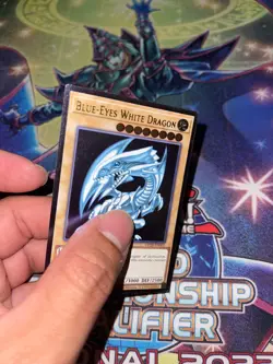 Blue-Eyes White Dragon OP28-EN001 OTS Tournament Pack 28 Unlimited - Image 1