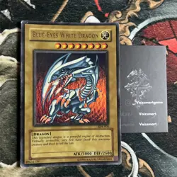 Blue-Eyes White Dragon SDK-001 Ultra Rare WAVY Unlimited OG YuGiOh Iconic - Image 1