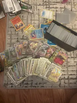 POKEMON BULK LOT 240 CARD LOT GUARANTEED - 30 HOLOS/REVERSE HOLOS + 3V/VMAX/EX 636996769661 - Image 1