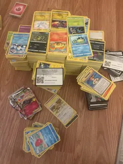 POKEMON BULK LOT 240 CARD LOT GUARANTEED - 30 HOLOS/REVERSE HOLOS + 3V/VMAX/EX 636996769661 - Image 2