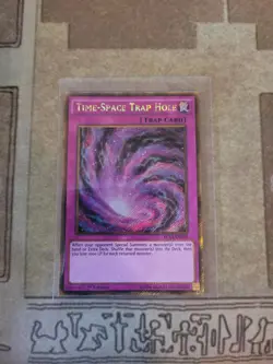 YUGIOH TIME-SPACE TRAP HOLE PGL3-EN039 GOLD SECRET 1ST ED NM - Image 1