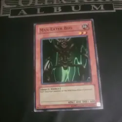 Yugioh Man-Eater Bug LOB-108 Super Rare - Image 1