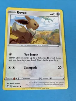 Eevee 125/203 Swsh07: Evolving Skies Regular Pokemon TCG CARD - Image 1