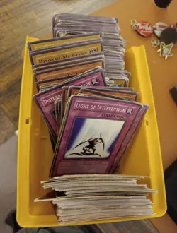 vintage yugioh lot 1996 MIXED CONDITION over 250 cards found in an estate - Image 2