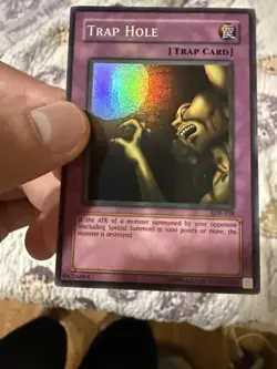 Wavy 1.5 Print TRAP HOLE YUGIOH HOLOFOIL LOB-058 2002 - Image 1