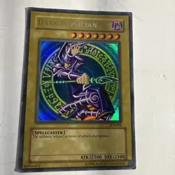 YuGiOh Vintage UR Card Dark Magician SDY-006 With Minor Holo Bleed Near Mint - Image 4