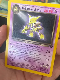 CARTE POKEMON ALAKAZAM OBSCUR 18/82 FR RARE WIZARDS TEAM ROCKET - TBE/EXC - Image 2