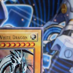 Yu-Gi-Oh! Yugioh Blue-Eyes White Dragon Old Asian Ultra Rare LOB-001 1st - Image 4