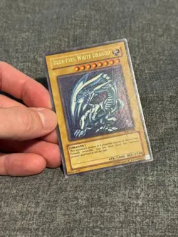 Yugioh! 1996 Blue-Eyes White Dragon - SDK-001 - Ultra Rare - Unlimited Edition - Image 2
