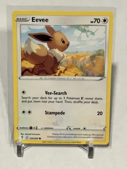 Eevee Common 125/203 SWSH07: Evolving Skies Pokemon Card - Image 1