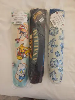 Pokemon World Championships 2025 Anaheim Set Of 3 Playmat & Playmat Bag In Hand - Image 1