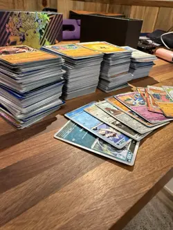 Huge Pokemon Reverse Holo and Holo Lot of Over 600 🔥 Including Some Energies - Image 2