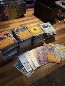 Huge Pokemon Reverse Holo and Holo Lot of Over 600 🔥 Including Some Energies - Image 5