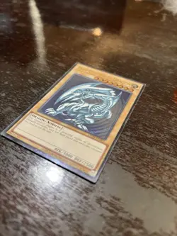 YUGIOH Blue-Eyes White Dragon OP28-EN001 Ultimate Rare - Image 2