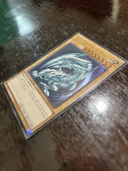 YUGIOH Blue-Eyes White Dragon OP28-EN001 Ultimate Rare - Image 3