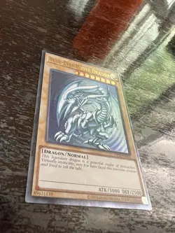 YUGIOH Blue-Eyes White Dragon OP28-EN001 Ultimate Rare - Image 4