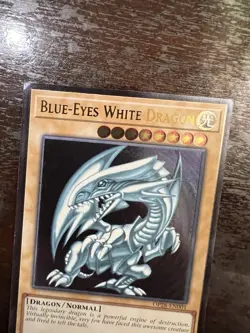 YUGIOH Blue-Eyes White Dragon OP28-EN001 Ultimate Rare - Image 5