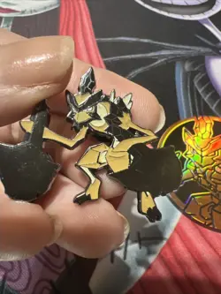 KLEAVOR - Official Pokemon TCG Collector's Pin and Coin - Image 2