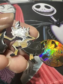 KLEAVOR - Official Pokemon TCG Collector's Pin and Coin - Image 4
