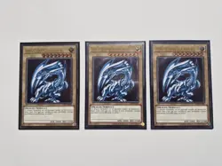 Yugioh Dragon Blanc Aux Yeux Bleus Ultimate Rare OP28-FR001 Lot De 3 + Cadeau - Image 1