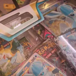 NEW SEALED POKEMON TCG GLACEON V STAR Special Collection - Image 2