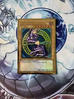 (YCL) Yugioh! Dark Magician MAGO-EN002 Gold Rare 1st Edition VLP - Image 1