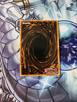 (YCL) Yugioh! Dark Magician MAGO-EN002 Gold Rare 1st Edition VLP - Image 3
