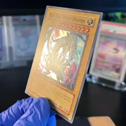 Yugioh Blue-Eyes White Dragon SKE-001 1st Edition (2004) - Mint Quality - Image 2