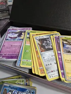 900+ Bulk Holo Pokemon Card Lot , Reverse Holo, - Image 1