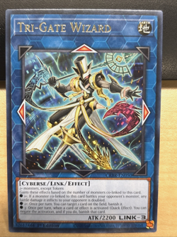 YuGiOh Crossover Breakers CRBR-EN050 Tri-Gate Wizard RARE 1st Edition - Image 1