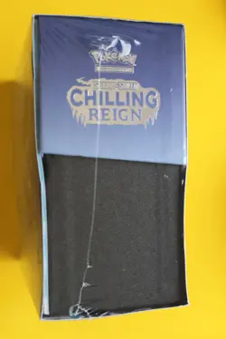 POKEMON SWORD & SHIELD CHILLING REIGN ELITE TRAINER BOX SEALED - Image 5